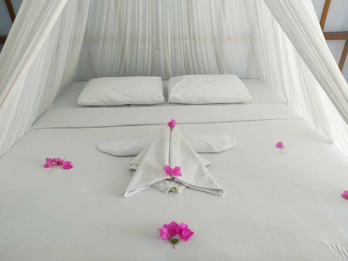 Sunset Beach Bungalow Gili Meno Exteriör bild