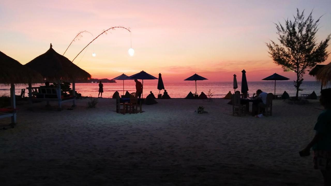 Sunset Beach Bungalow Gili Meno Exteriör bild