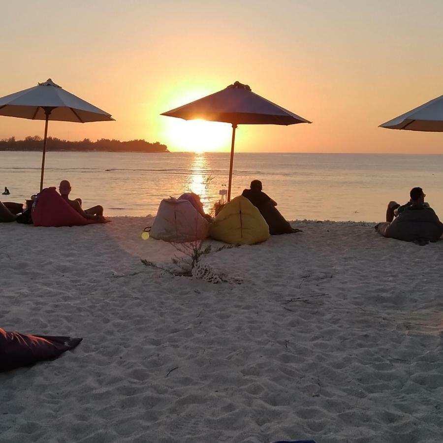 Sunset Beach Bungalow Gili Meno Exteriör bild