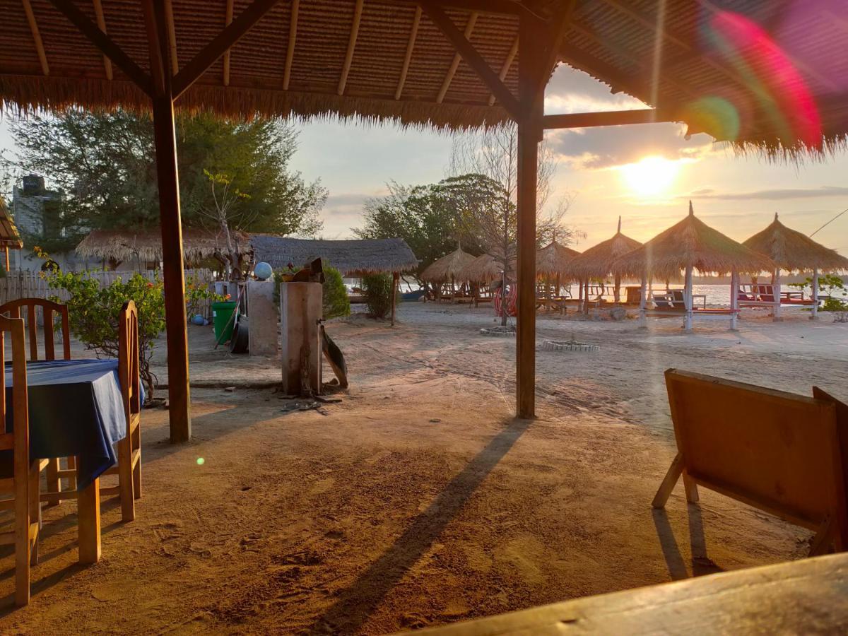 Sunset Beach Bungalow Gili Meno Exteriör bild